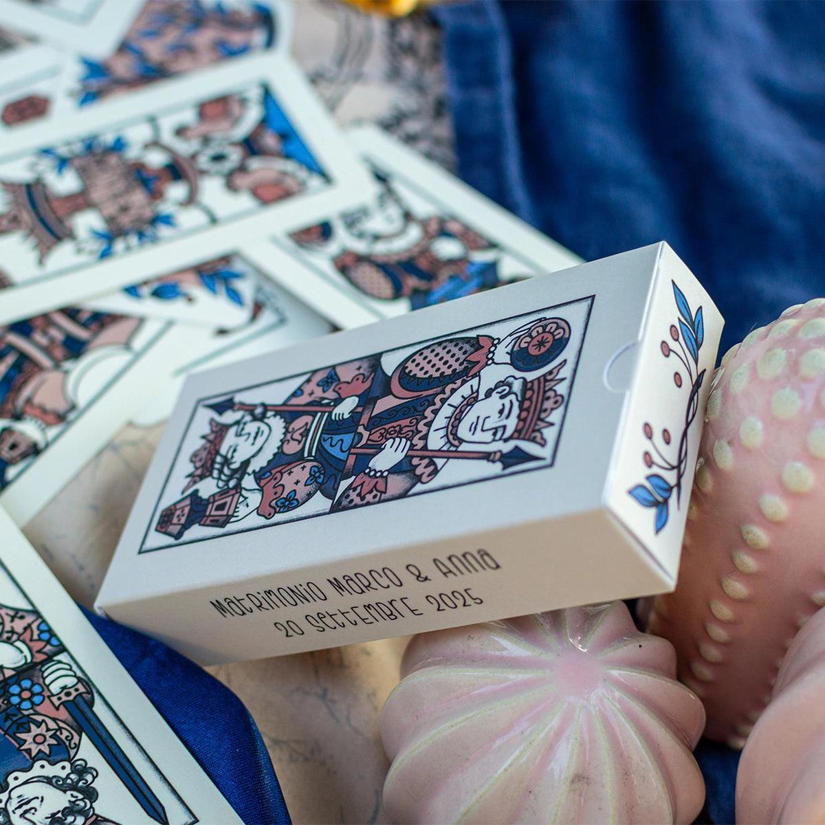 Scatola di carte trevisane personalizzata con nome degli sposi e data del matrimonio