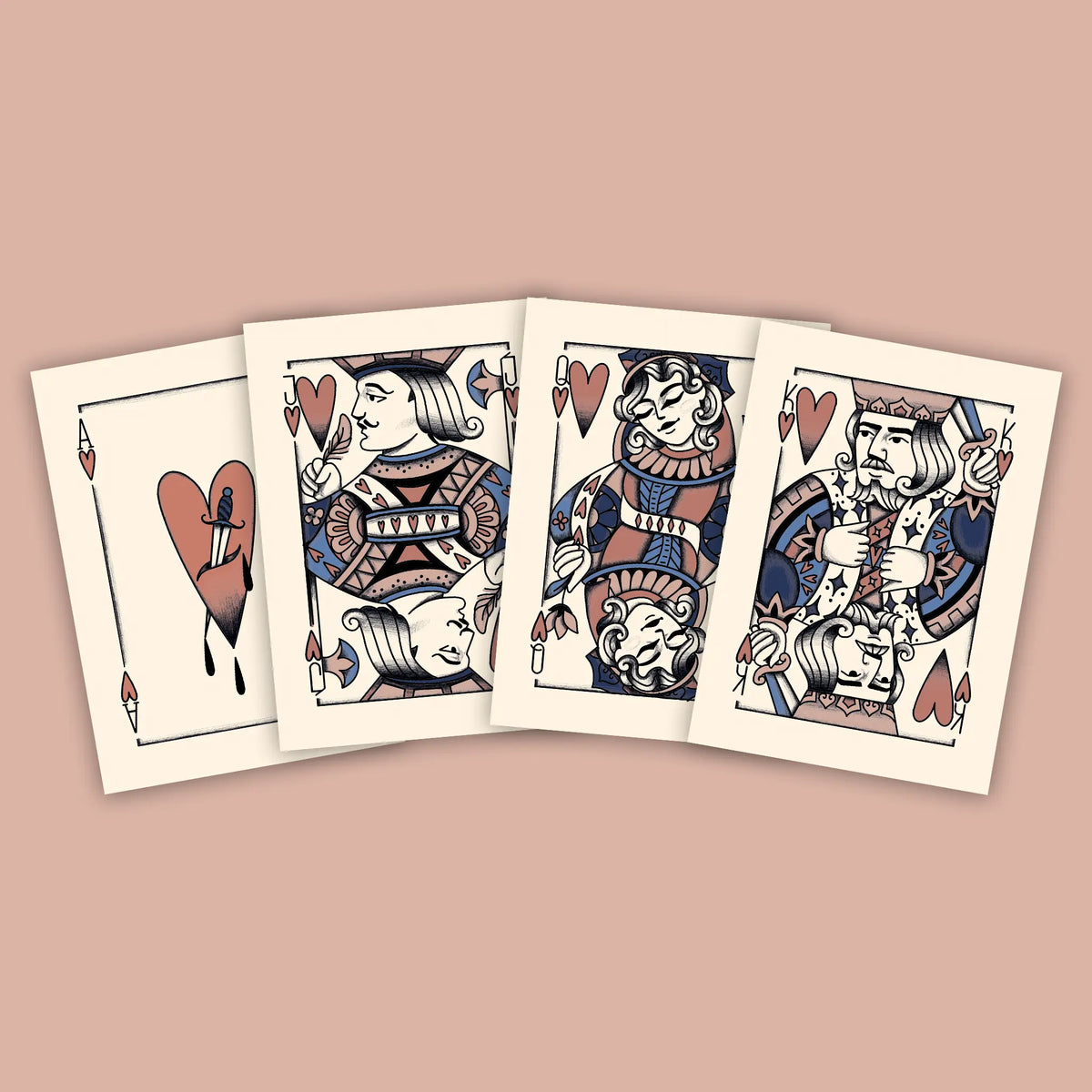 Un ventaglio di carte da poker illustrate a mano su fondo rosa antico